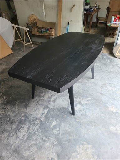 Traadiga tõmmatud lauaplaat